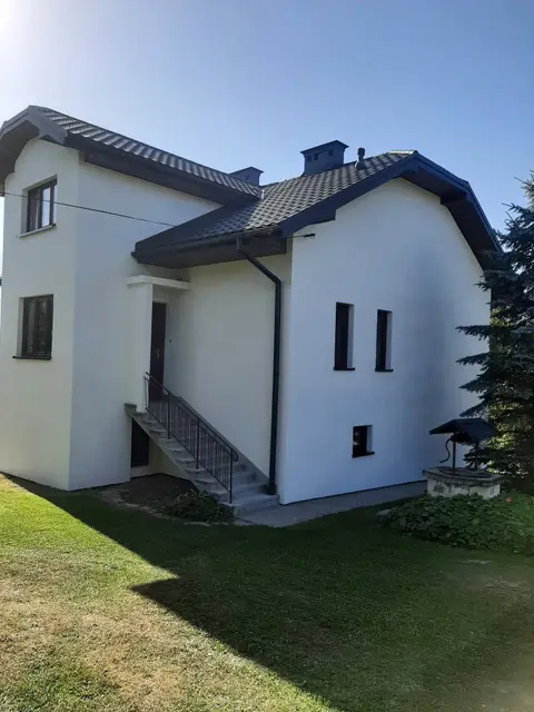 Zakończyliśmy kolejną modernizację w miejscowości Kwiatonowice - Wymiana okien oraz docieplenie budynku