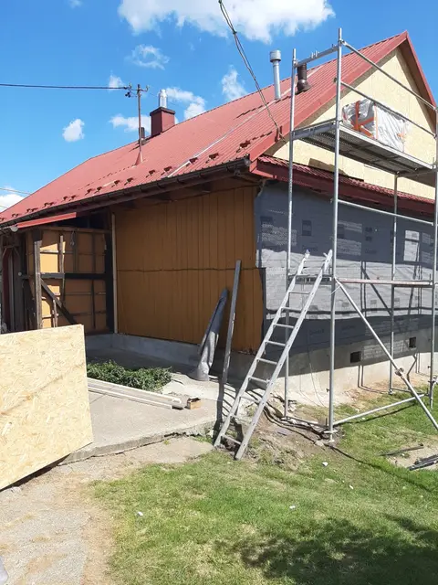 Gmina Dębno - modernizacja drewnianego domu - okna , elewacja , strop