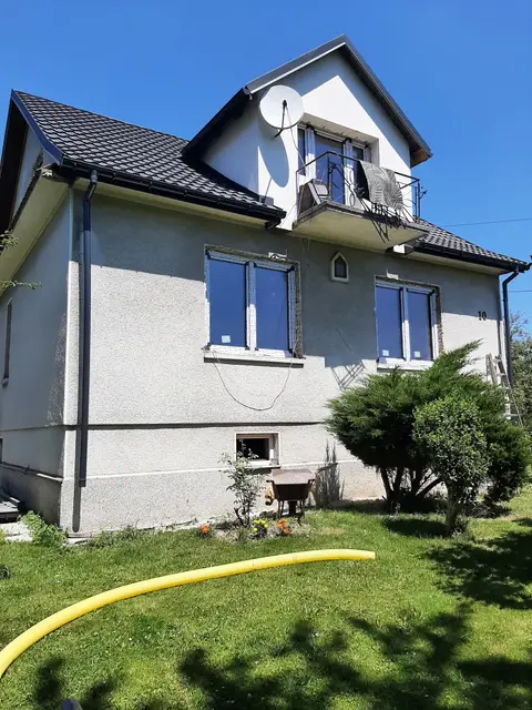 Tarnowiec - rozpoczęta modernizacja - okna już wymienione , niedługo wymiana kotła na pellet oraz docieplenie budynku