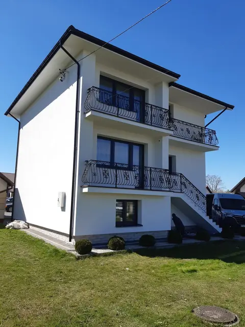 Zakończona kolejna modernizacja w gminie Staszów - pompa ciepła Panasonic , okna , fotowoltaika oraz docieplenie budynku