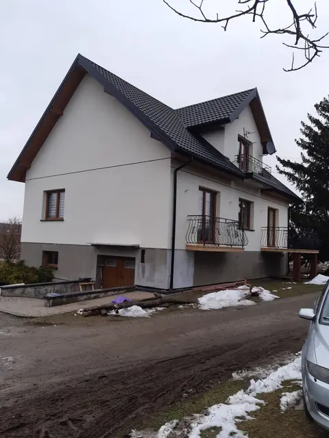 Realizacja Econord - gotowa elewacja domu z nowym tynkiem i dociepleniem (36)