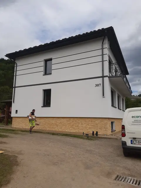 Realizacja Econord - dom w trakcie termomodernizacji, rusztowanie i docieplenie (43)
